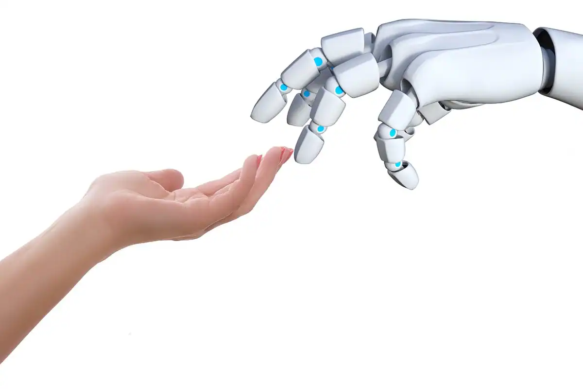 Mână de robot și mână umană care se apropie pe fundal alb